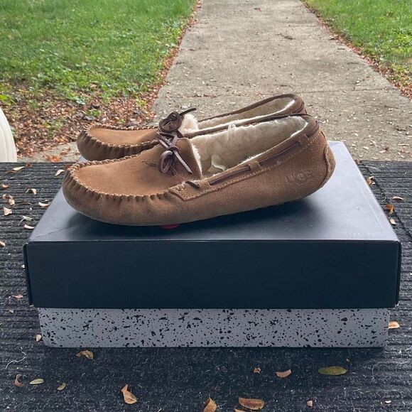 Ugg Women's Chestnut Moccasins - Picture 1 of 3